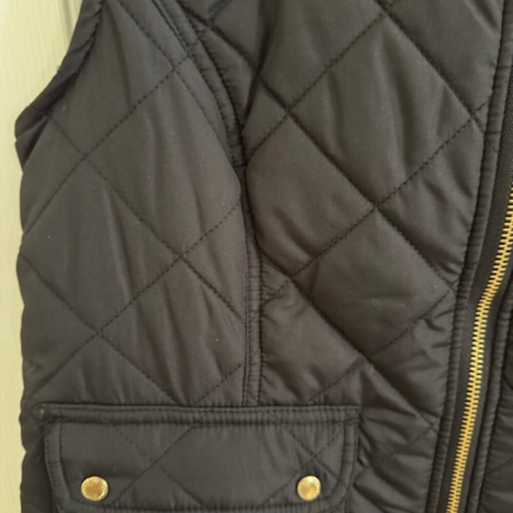 Crown & Ivy Black Quilted Vest Plaid Lining Medium NWT - Picture 3 of 9